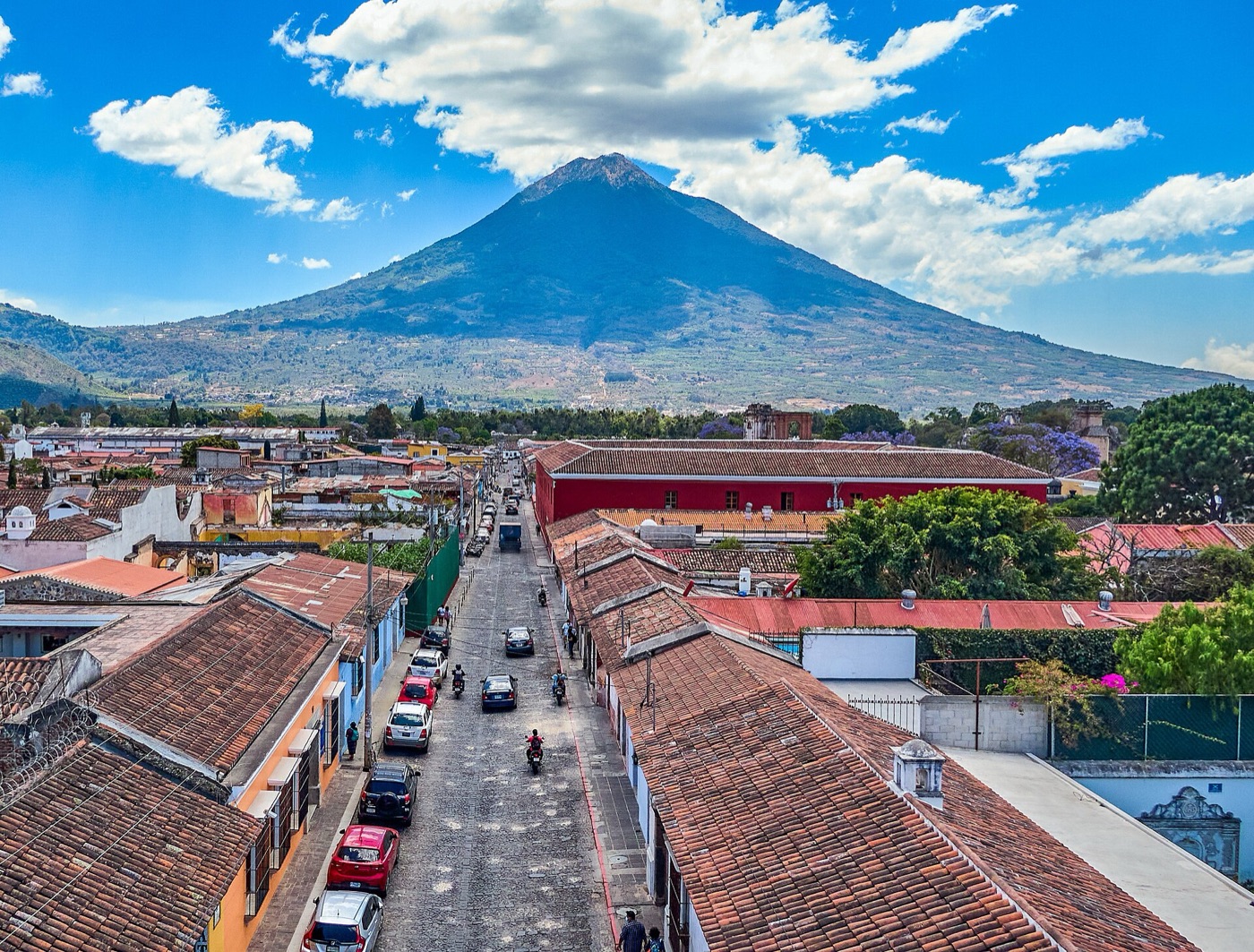 Vista de Antigua Guatemala hacia el Volcán de Agua desde el Cerro de la Cruz
