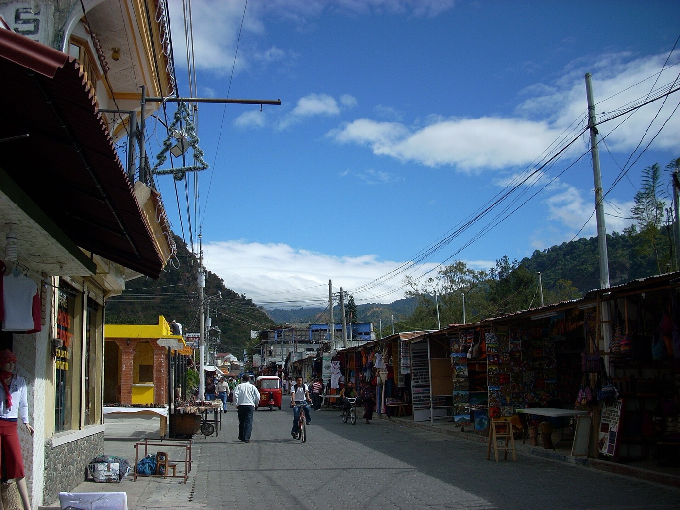 Calle Santander en Panajachel, Lago de Atitlán